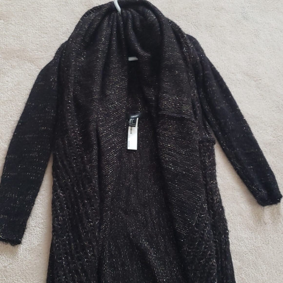 Closet clear out - Picture 4 of 7